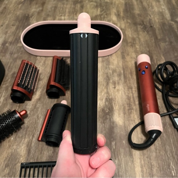 Authentic Dyson Airwrap Multi-Styler Strawberry Bronze gently used - Picture 10 of 16